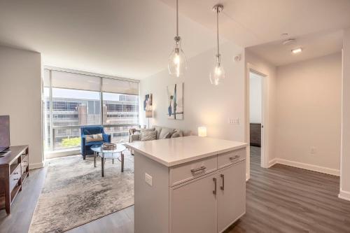 Η κουζίνα ή μικρή κουζίνα στο Modern Apt Close to Downtown