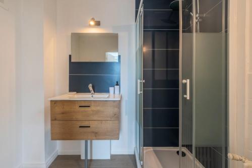 Et badeværelse på Studio équipé proche centre-ville et métro