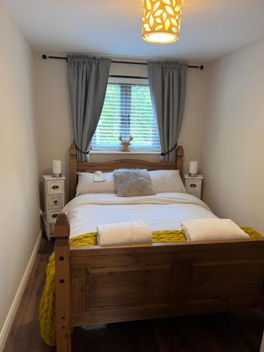 Katil atau katil-katil dalam bilik di Welcoming Warm Spring Cabin!