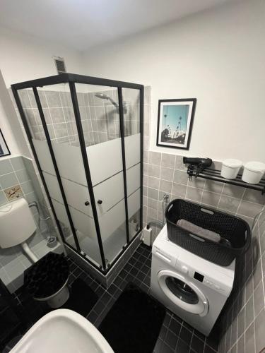 a bathroom with a toilet and a glass shower at Schönes Apartment mit Balkon Aggertalsperre in Bergneustadt