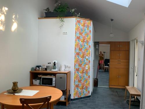 a room with a table and a kitchen with a counter at Studio 8 in Bürgel