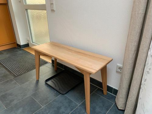 a wooden table in a room with a window at Studio 8 in Bürgel