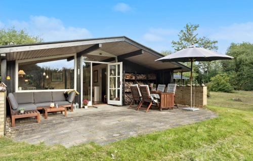 Un jardín fuera de 4 Bedroom Cozy Home In Jægerspris