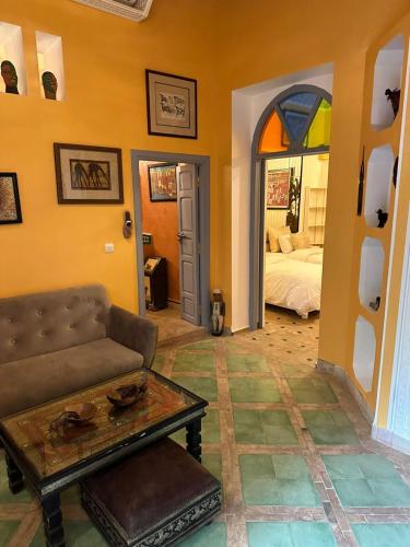 Ένα ή περισσότερα κρεβάτια σε δωμάτιο στο Riad Noos Noos & Spa