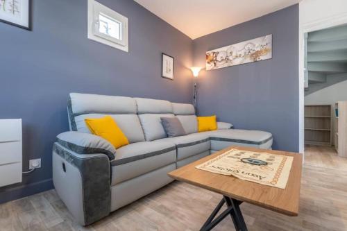 Photo de la galerie de l'établissement Cosy home with garden near Lake Annecy, à Annecy