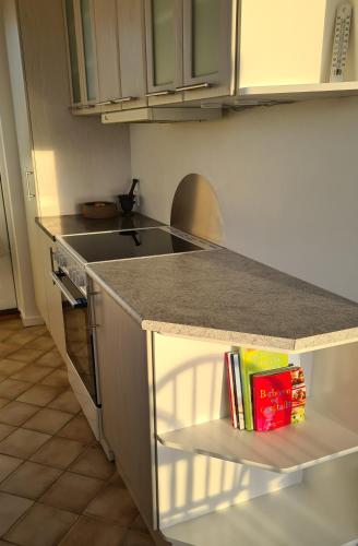 SunsetLodgeにあるキッチンまたは簡易キッチン