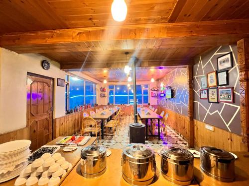 Φωτογραφία από το άλμπουμ του North Deodar Camps σε Kasol