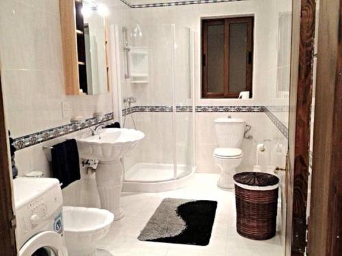 Vannituba majutusasutuses The Heights 2 Bedroom Apartment