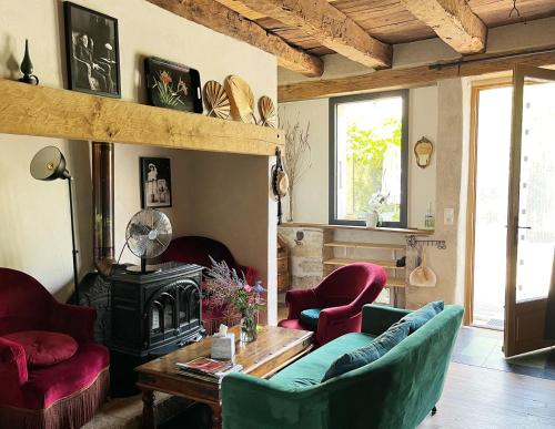 Coin salon dans l'établissement Charmante maison de village
