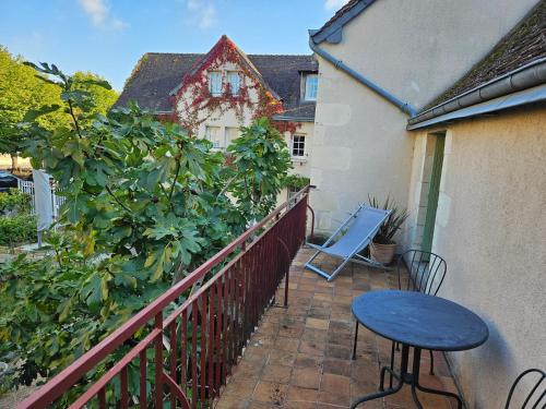a balcony with a blue table and a fence at Logis Hôtel Restaurant Relais de la Mothe in Yzeures-sur-Creuse