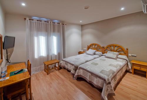 Postel nebo postele na pokoji v ubytování Hotel Jardí Apartaments