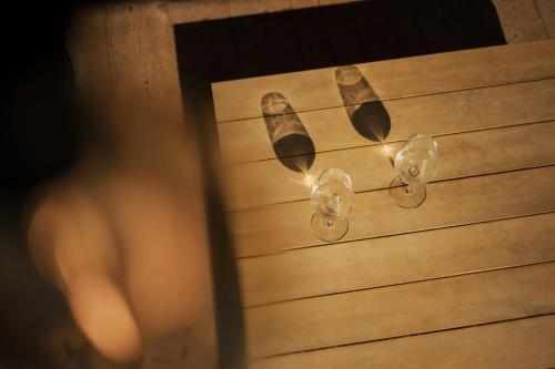 a pair of glasses hanging on a wooden wall at Pension Moarhof in Feldthurns