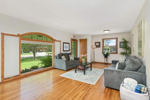 Gallery image of Cottage Grove Haven, Spacious 4-Bed, 3 Baths Retreat in Cottage Grove
