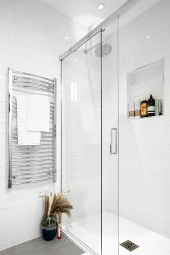 a bathroom with a shower with a glass door at Stylish air-con flat in the heart of Covent Garden in London