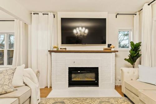 Gallery image of French Country Cottage in Glen Ellyn