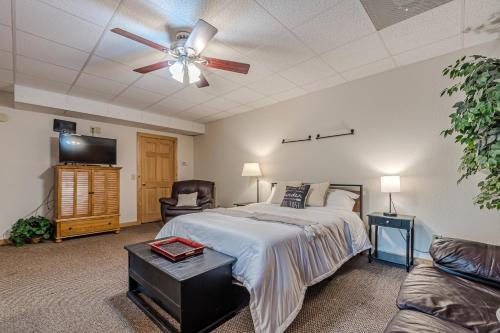 a bedroom with a bed and a ceiling fan at Romantic Tip Top Hideaway, 10 MINUTE FROM HELEN WATER TUBING, BOOK 2 NIGHTS GET 1 NIGHT FREE in Stovall Mill