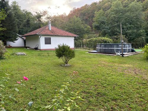 Ein Garten an der Unterkunft Vitez Koja
