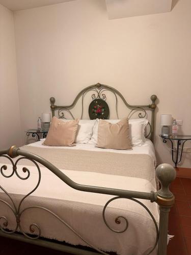 a bedroom with a bed with a christmas wreath on it at Casa Giulietta B&B in Santarcangelo di Romagna