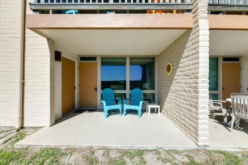 Balkón nebo terasa v ubytování Beachfront Condo with Pool Access in Port Aransas