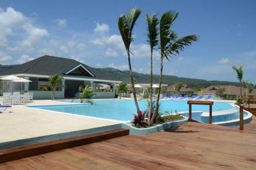 Kolam renang di atau dekat dengan Island Treasure Villas