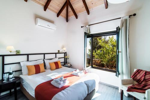 Кровать или кровати в номере Christos Place-Anidri