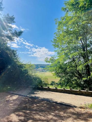 a dirt road with trees on the side of a field at Villa La Selva avec Jacuzzi et vue panoramique in Saint-Chef