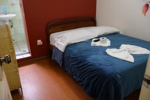 Ένα ή περισσότερα κρεβάτια σε δωμάτιο στο Andes Hostal