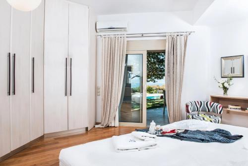 Cama ou camas em um quarto em Villa Mariposa - panoramic sea view - near Chania city
