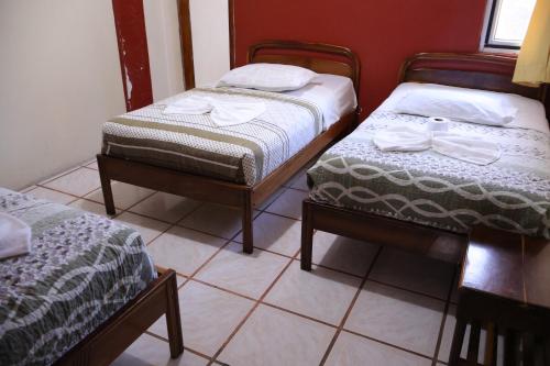 Ένα ή περισσότερα κρεβάτια σε δωμάτιο στο Andes Hostal