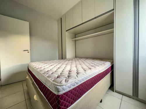 a bedroom with a bed in a room at R7 Conforto total com piscina in Guarujá