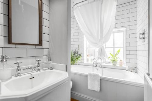 Ένα μπάνιο στο Comfortable Home Near Norwich Castle W Workspace