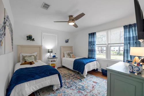 a bedroom with two beds and a window at Retro by the Bay Close to Beach Eglin PetFriendly in Freeport