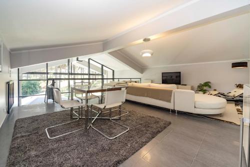 Χώρος καθιστικού στο BelArt Luxury Golf Villa