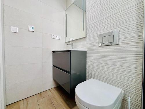 Ένα μπάνιο στο Villa in Finestrat privézwembad, zee- en bergzicht