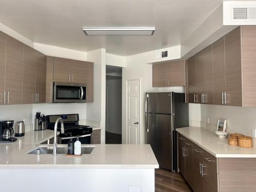 Big 3BD 2BA Apt with Pool and Gym near Venice Beach photo 17