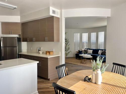 Big 3BD 2BA Apt with Pool and Gym near Venice Beach photo 6