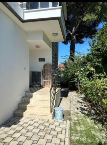 Το κτήριο όπου στεγάζεται  η βίλα