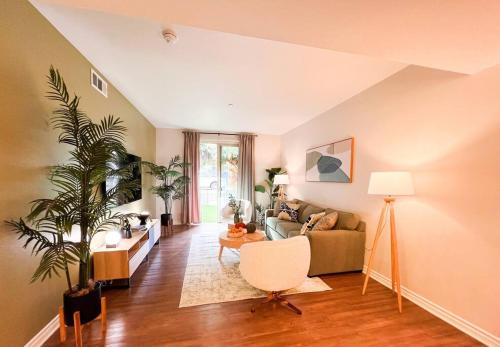 Posezení v ubytování 2 BD 2 BA in the Heart of Encino 104