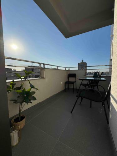 Балкон или терраса в RentNow Modern Business Apartment with 3 Bedrooms in Centre Chișinău