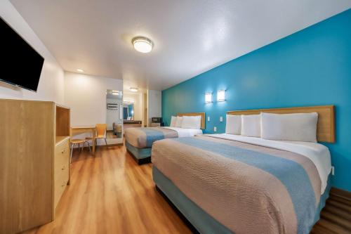 Ένα ή περισσότερα κρεβάτια σε δωμάτιο στο Motel 6-Canby, OR
