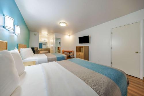 Ένα ή περισσότερα κρεβάτια σε δωμάτιο στο Motel 6-Canby, OR