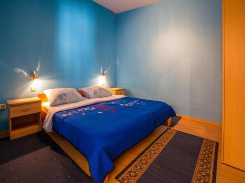 Apartments with parking space Crikvenica - 22434