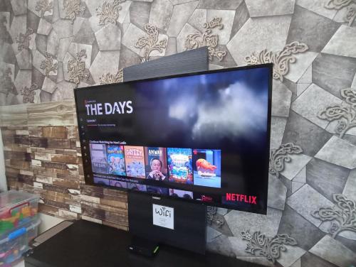 TV a/nebo společenská místnost v ubytování Tasneem Haven Guesthouse