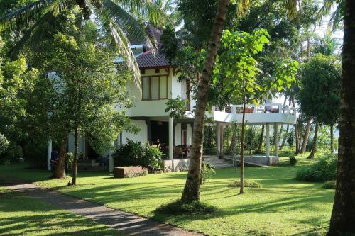 Сад в Villa Kanari Batukaras