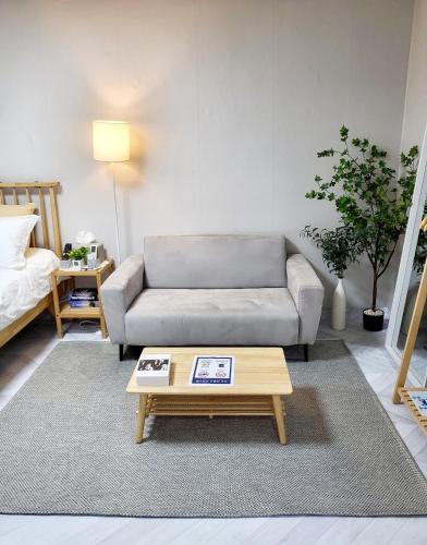 Katil atau katil-katil dalam bilik di Moon House In Seoul #Quiet #Airport transport nearby#1 min to line2 nakseongdae subway