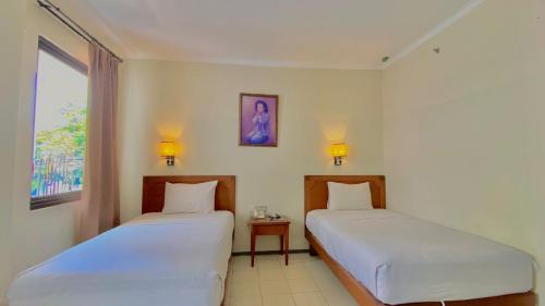 Postel nebo postele na pokoji v ubytování pia hotel cirebon