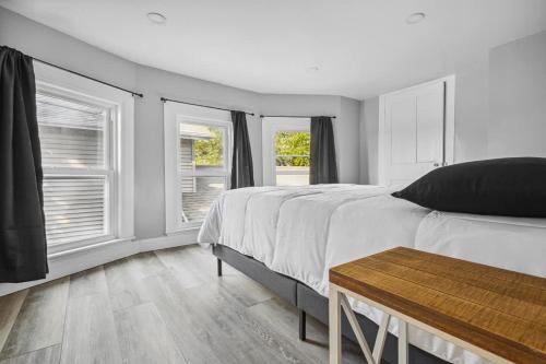 Ένα ή περισσότερα κρεβάτια σε δωμάτιο στο Unique 5BR 3BA minutes from the falls