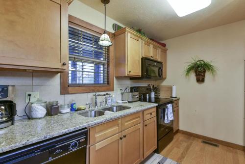 a kitchen with a sink and a counter top at Sooner Settle Lodge 4 King Rooms Stonebridge in Reeds Spring