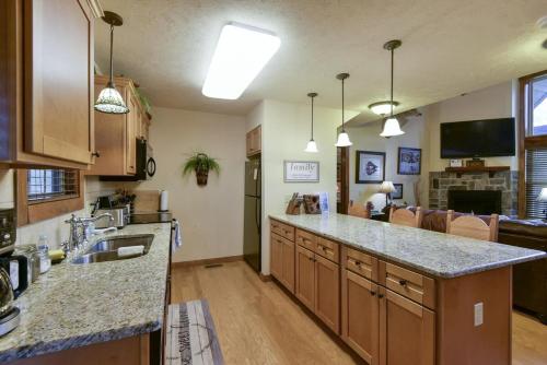 a kitchen with a sink and a counter top at Sooner Settle Lodge 4 King Rooms Stonebridge in Reeds Spring
