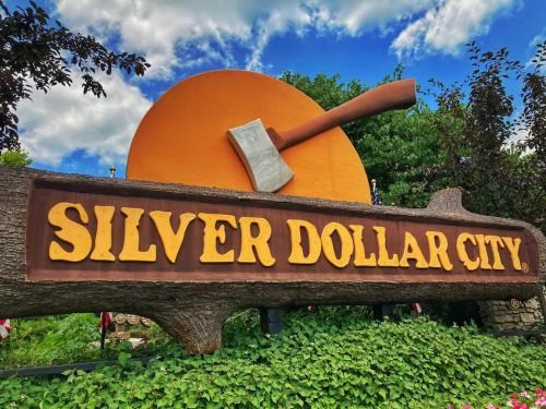 a sign for silver dollar city with a baseball bat at Sooner Settle Lodge 4 King Rooms Stonebridge in Reeds Spring
